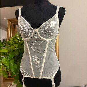 1990s Victoria’s Secret White Embroidered Bustier Corset with Garter 34C